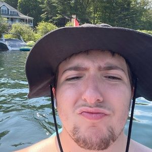 Meet your Posher, Derek